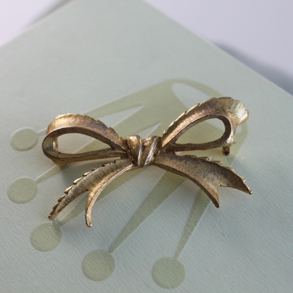 Vintage Gold Bow Costume Pin - Picture 1 of 3